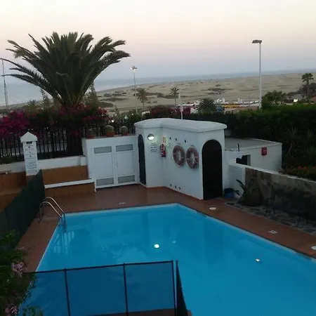 Lovers From In Sunny Gran Canaria * Playa del Ingles (Gran Canaria)